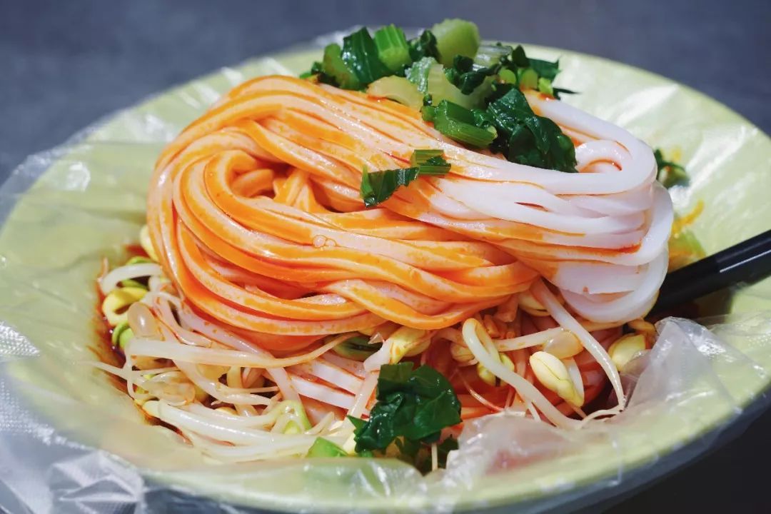 我們花了6小時掃蕩秦鎮18碗涼皮，吃出5碗真愛!